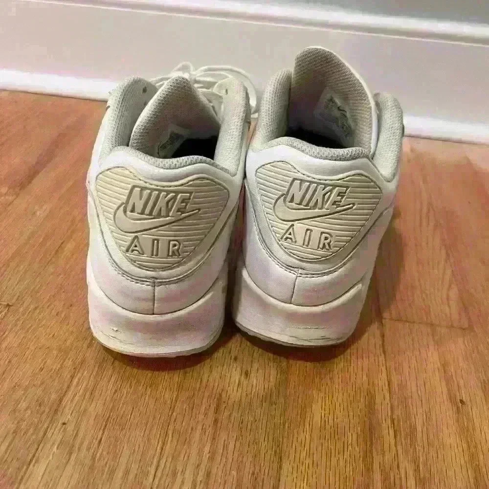 Women’s Nike 90s Air White Size 9